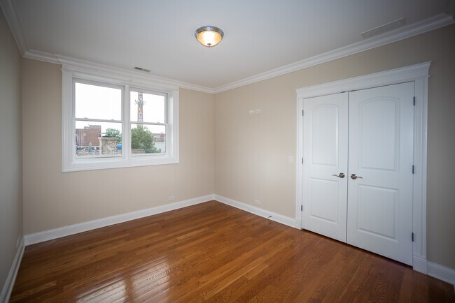 Foto del edificio - 2902-2910 W Belmont