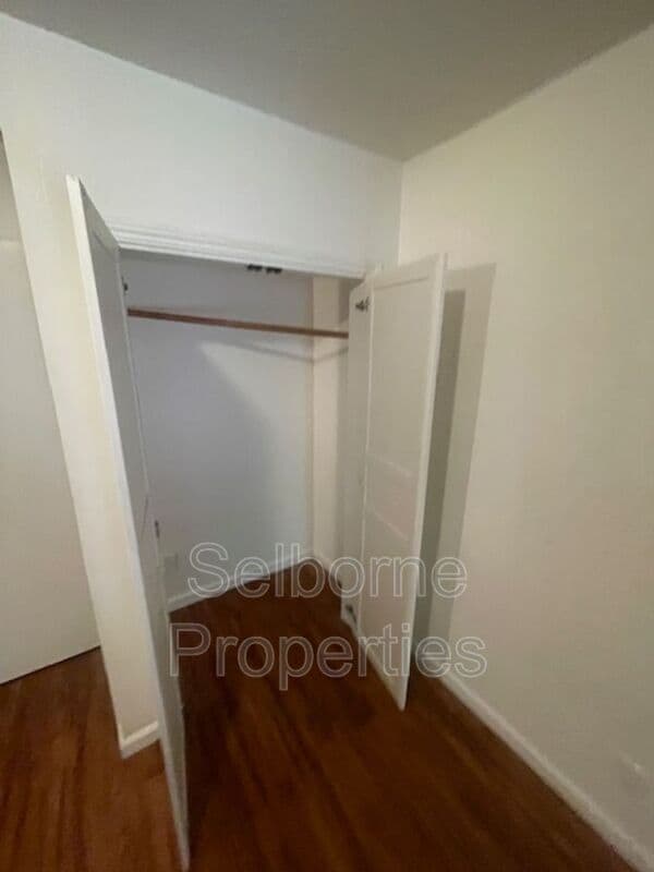 Building Photo - 522 41st St