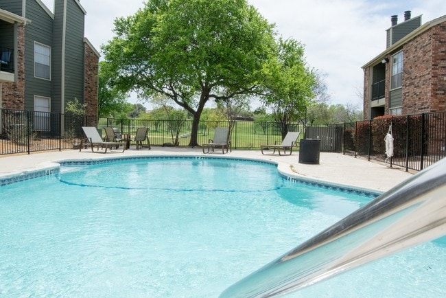 Pool - Villa Siena Apartments