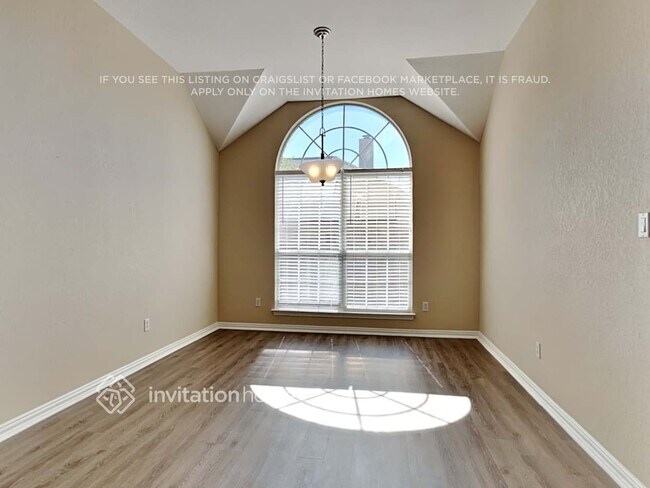Foto del edificio - 509 Taos Ct W
