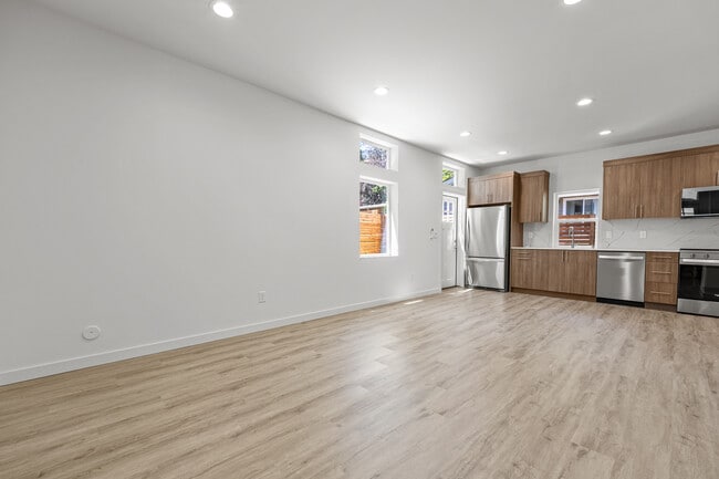 Building Photo - 2546 NE 143rd St