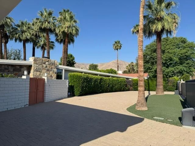 Building Photo - 71279 Country Club Dr