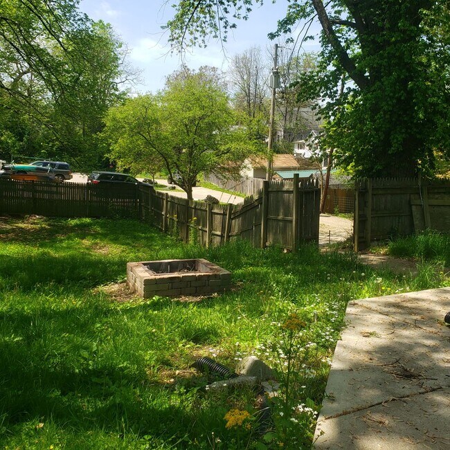 Building Photo - 4 bedroom, 2 bath home - Available July 2026!