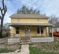 Building Photo - 305 N Spruce St