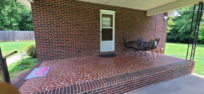 Building Photo - Wonderful Ranch in Clemmons