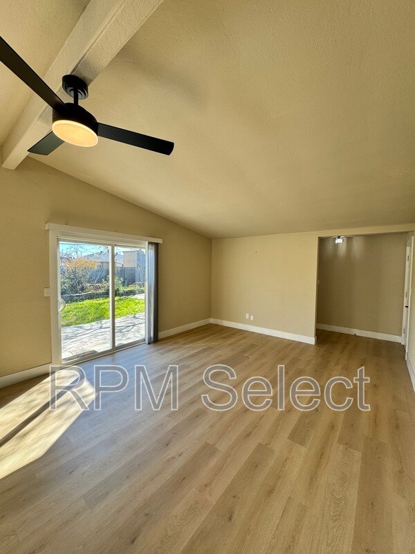 Foto del edificio - 6551 Channing Dr