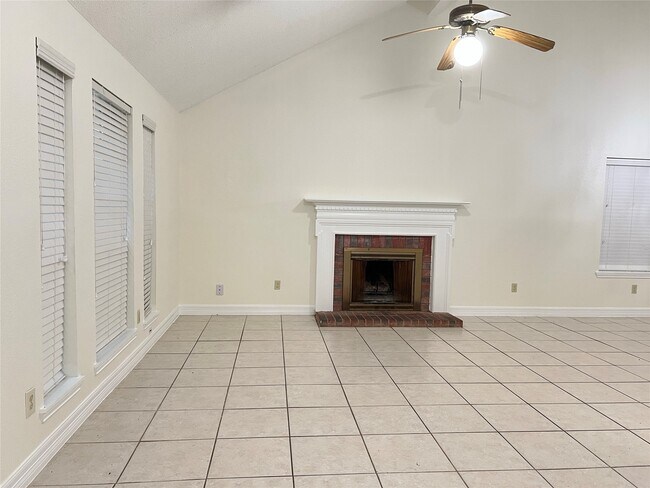 Foto del edificio - 5319 Pine Cliff Dr