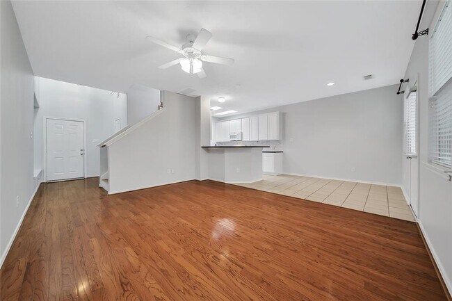 Foto del edificio - 230 W Stedhill Loop