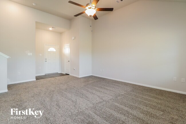 Foto del edificio - 14725 Country Club Dr