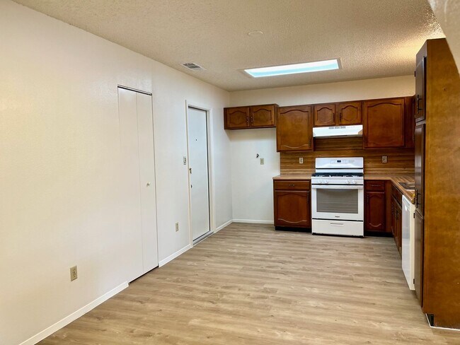 Foto del edificio - Charming 3/2 in Pipers Meadow *NO HOA* Mov...