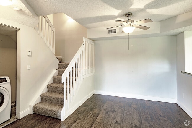 2BR, 2BA - 1.250SF - Comedor - Mission Lakes