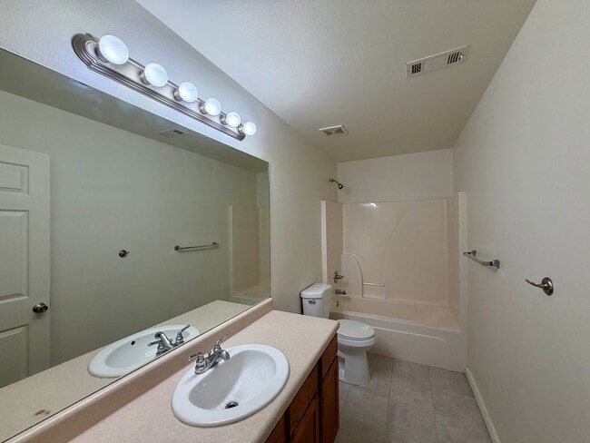 Foto del edificio - 297 Graystone Cir