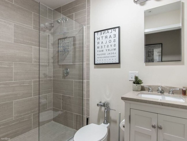 Building Photo - Studio, 1 bath Apartment - 710 E 47th St
