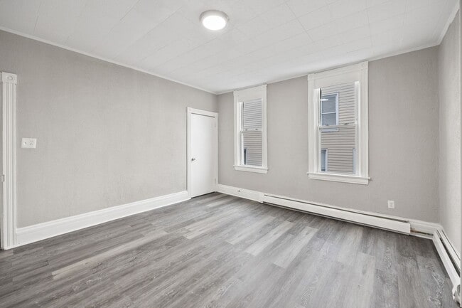 Building Photo - 213 Summit Way