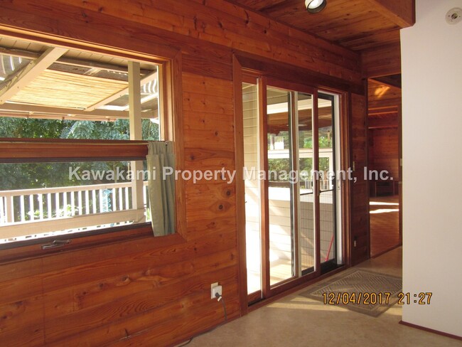 Building Photo - Available June 1, 2024 - Large Home in Lus...