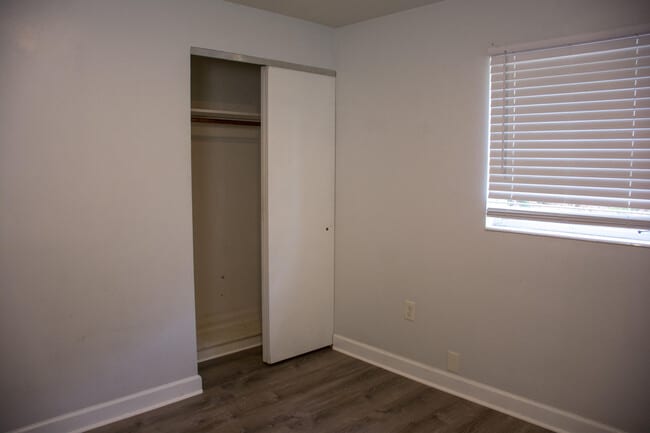 Foto del edificio - 86 Hurwood Ave