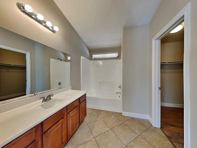 Building Photo - 2763 Bridleton Ave