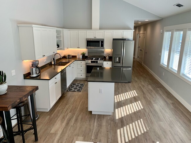 Kitchen - 16524 Boones Ferry Rd