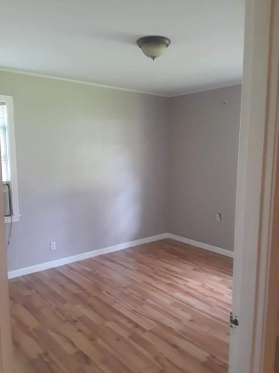 Building Photo - 102 Rosewood Dr