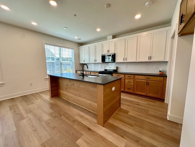 Foto del edificio - 4004 Winds Field Way