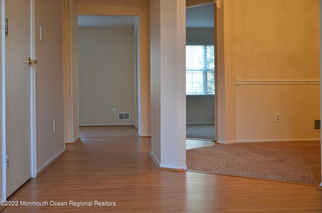 Foto del edificio - 16 Warbler Rd