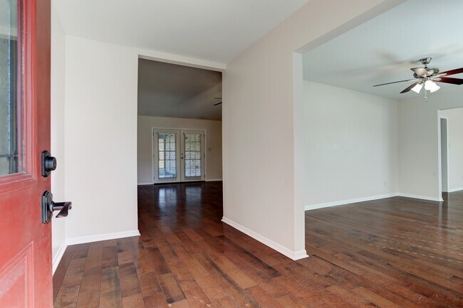 Building Photo - 909 Merriman Ct