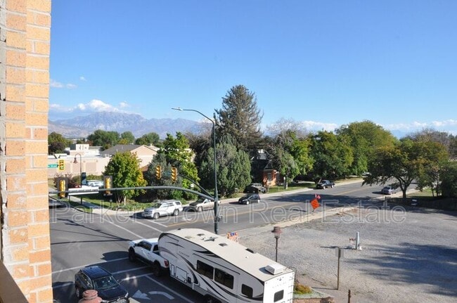 Building Photo - 24 W Main St