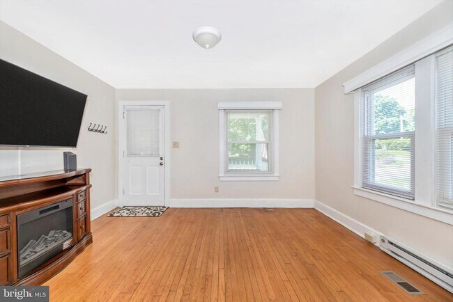 Building Photo - 918 Motter Ave