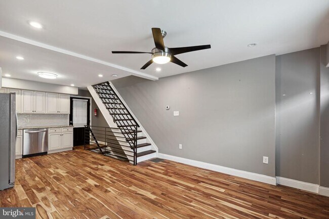 Building Photo - 1316 S Opal St