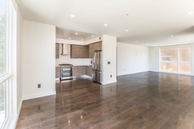 Building Photo - 10663 Kinnard Ave