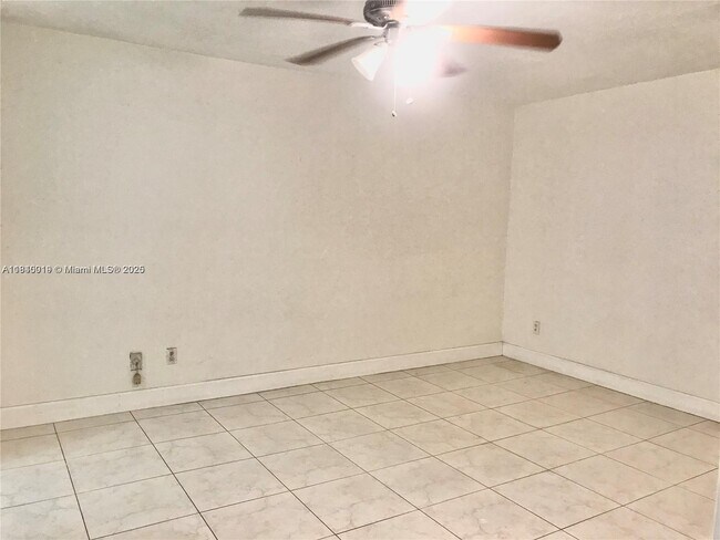 Foto del edificio - 1540 NE 191st St
