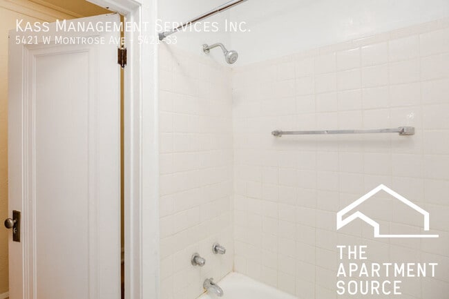 Building Photo - 5421 W Montrose Ave