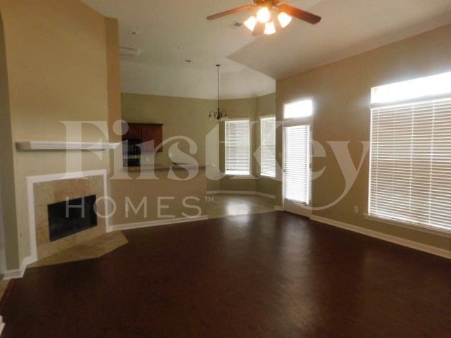 Foto del edificio - 4655 Tulip Creek Dr