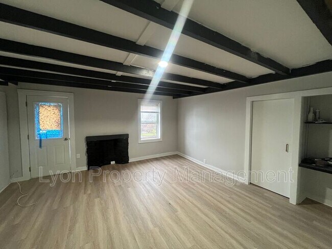 Foto del edificio - 10-12 South B St