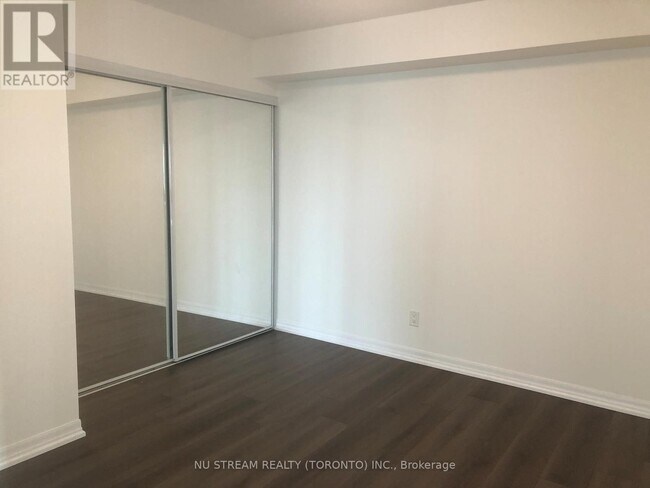 Building Photo - 275-2275 Yorkland Rd