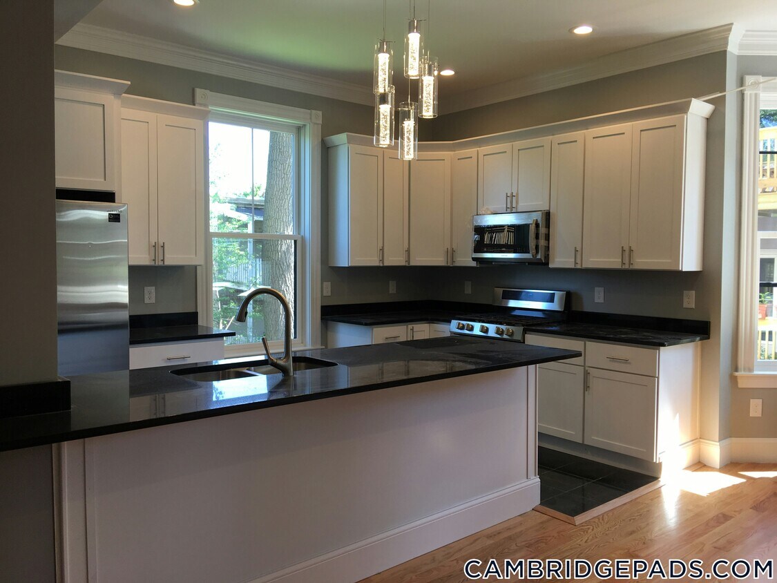 Foto principal - 93 Upland Rd