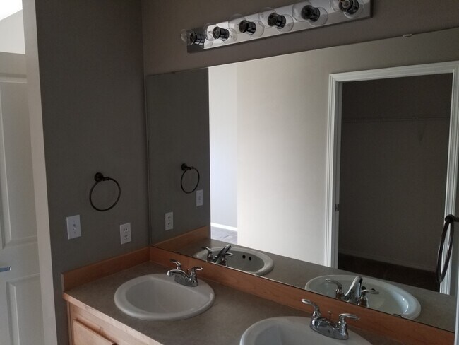 Foto del edificio - 6401 Hazel Ln SE