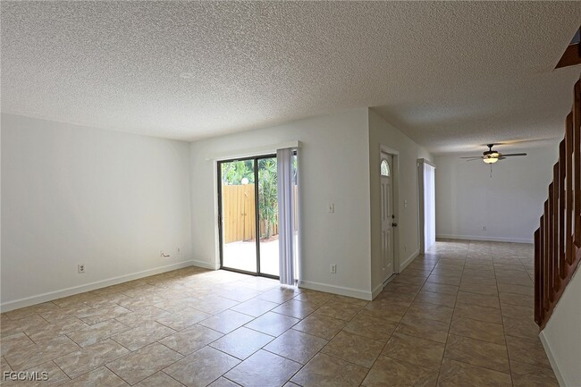 Foto del edificio - 12351 Woodrose Ct