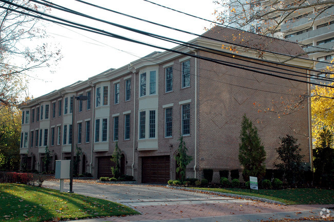 Building Photo - Whiteman House