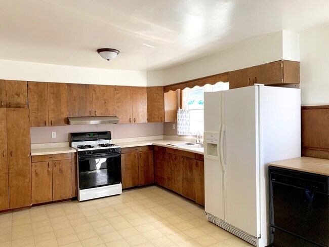 Building Photo - 8709 Shady Ln