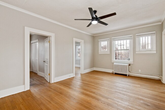 Foto del edificio - 975 N Washington St
