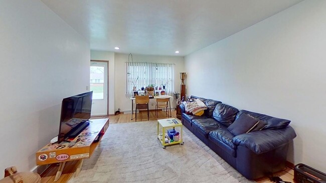 Building Photo - Nice two BR one bath duplex with partial b...