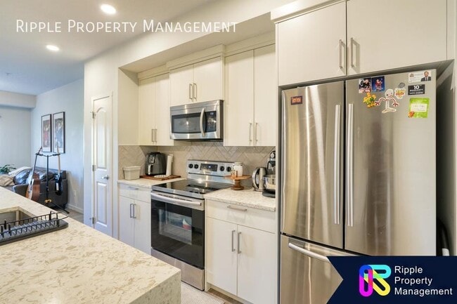 Building Photo - FANTASTIC 2 BEDS/ 2 BATH CONDO