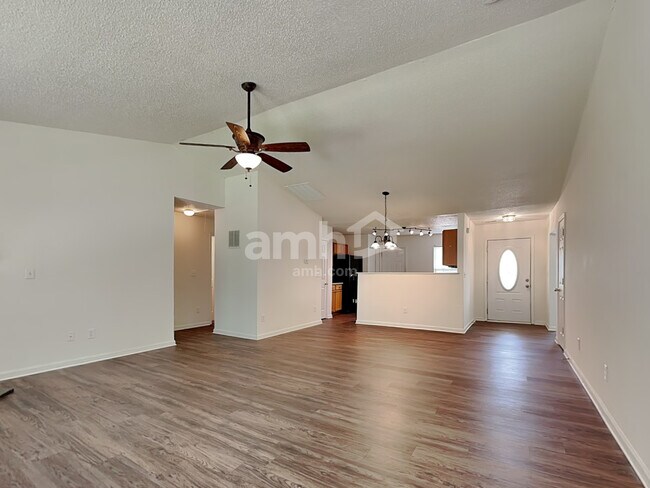 Building Photo - 566 Bedford Knoll Drive