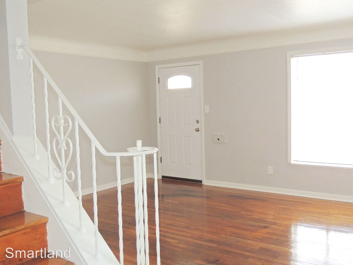 Foto principal - 710 E 222nd St