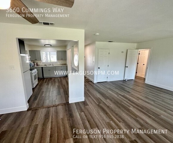 Foto del edificio - Remodeled Three Bedroom Home with a Large ...