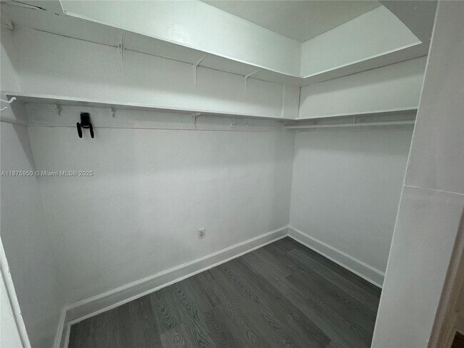 Foto del edificio - 177 NE 50th St