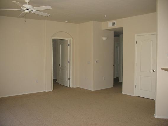 Building Photo - 705 W Queen Creek Rd