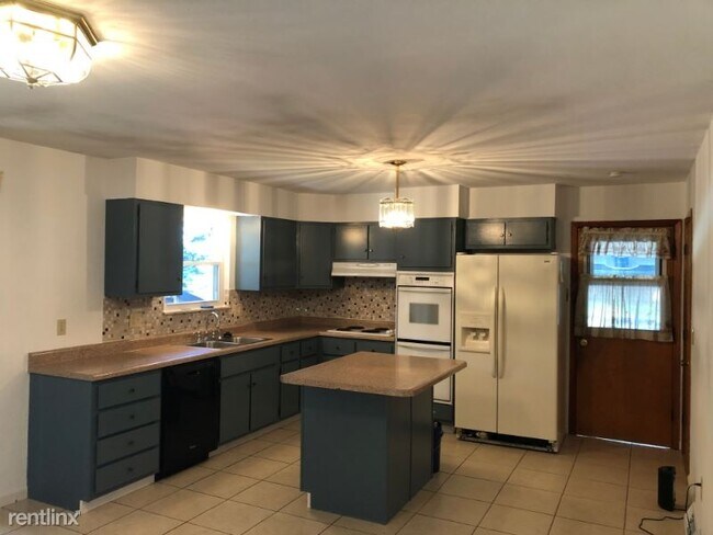 Building Photo - 3 br, 2 bath House - 700 Clarence Dr