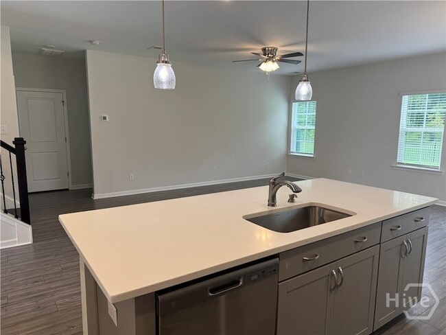Building Photo - 148 Spring Hill Dr